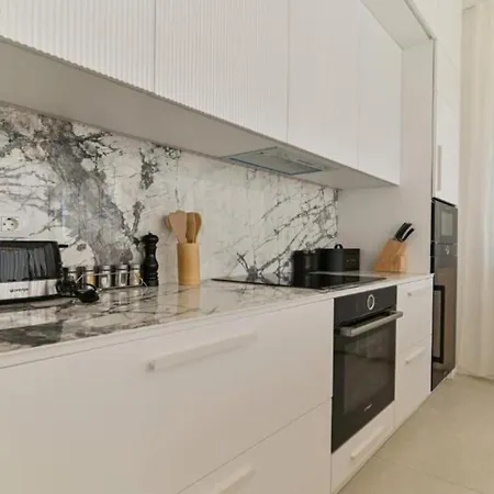 Olive - Five Bedroom With Terrace And Swimming Pool