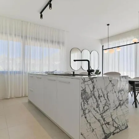Villa Olive - Five Bedroom With Terrace And Swimming Pool