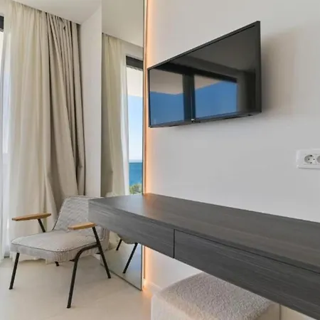 Villa Olive - Five Bedroom With Terrace And Swimming Pool