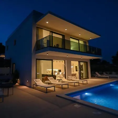 Villa Olive - Five Bedroom With Terrace And Swimming Pool
