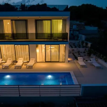 Villa Olive - Five Bedroom With Terrace And Swimming Pool *