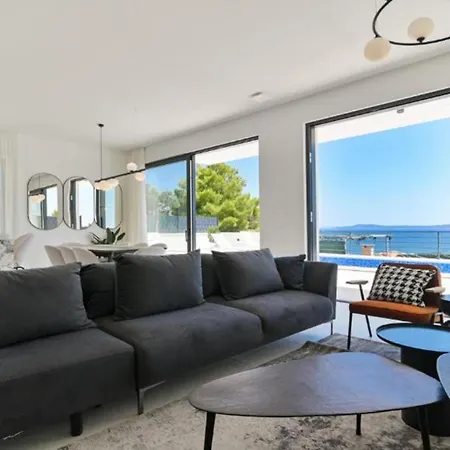 Olive - Five Bedroom With Terrace And Swimming Pool Vila *