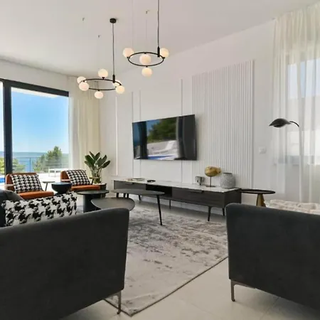Olive - Five Bedroom With Terrace And Swimming Pool Trogir